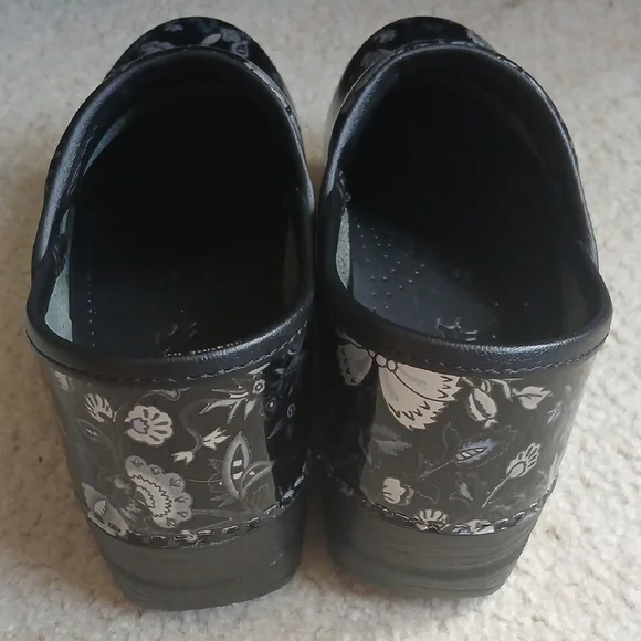 Dansko Closed-Back Clog In Black With Metallic Floral Design Womens 7 - Picture 6 of 7